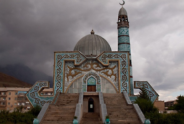 kyrgyzstan-mosque_in_naryn-evgeni_zotov-flickr
