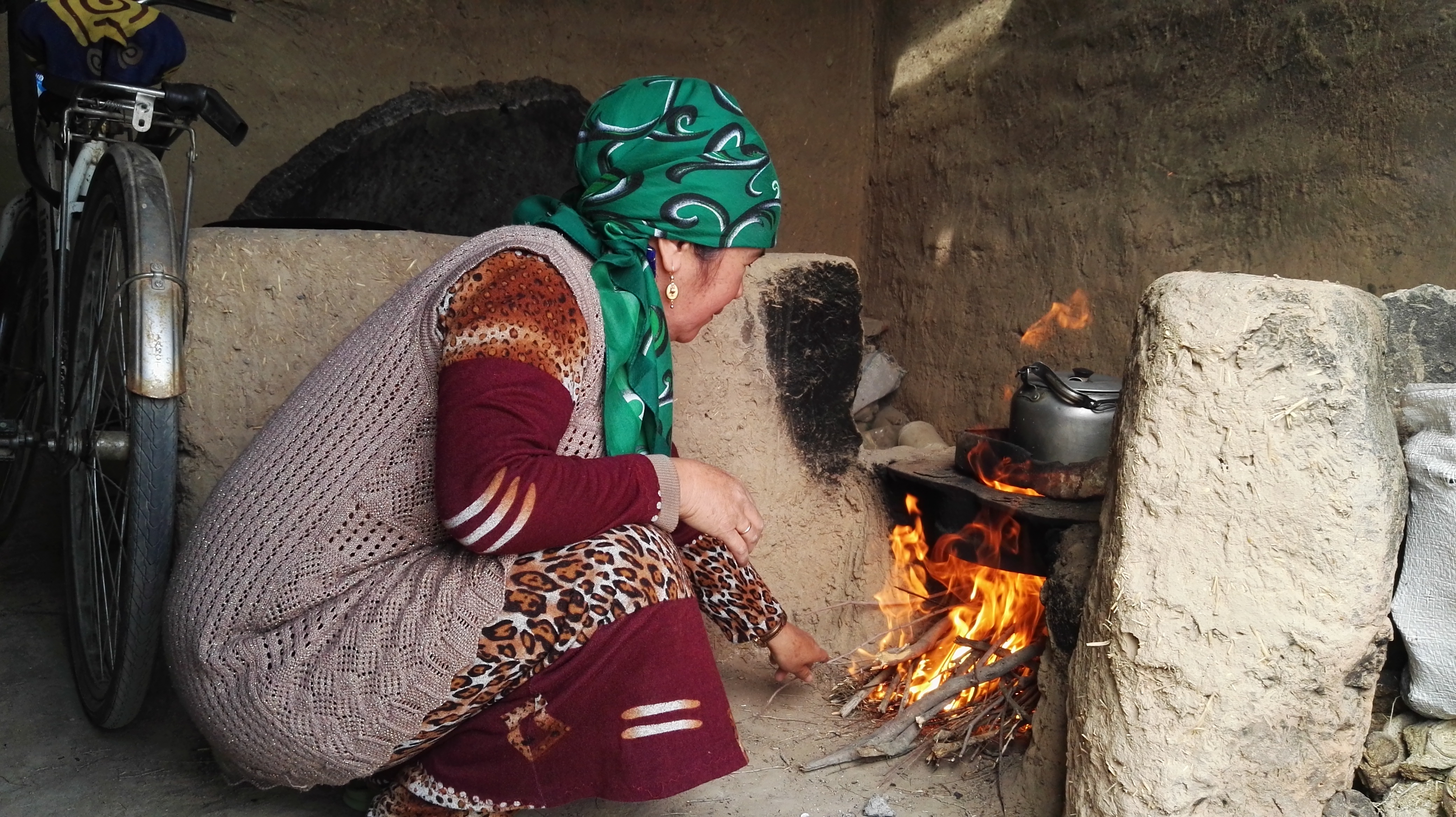 Домашние видео таджиков. Деревня таджиков. Энерголимит в Таджикистане. Сельская местность в Таджикистане. Деревни таджикские женщины.