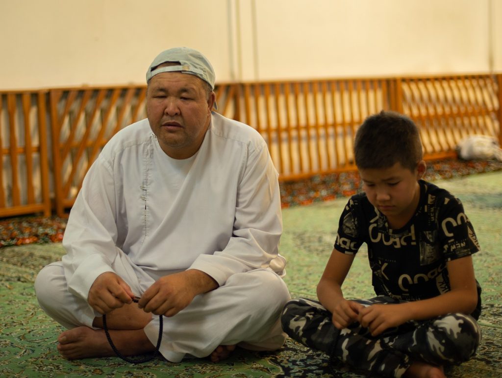 Шииттердин Кыргызстандагы жалгыз мечитинен репортаж