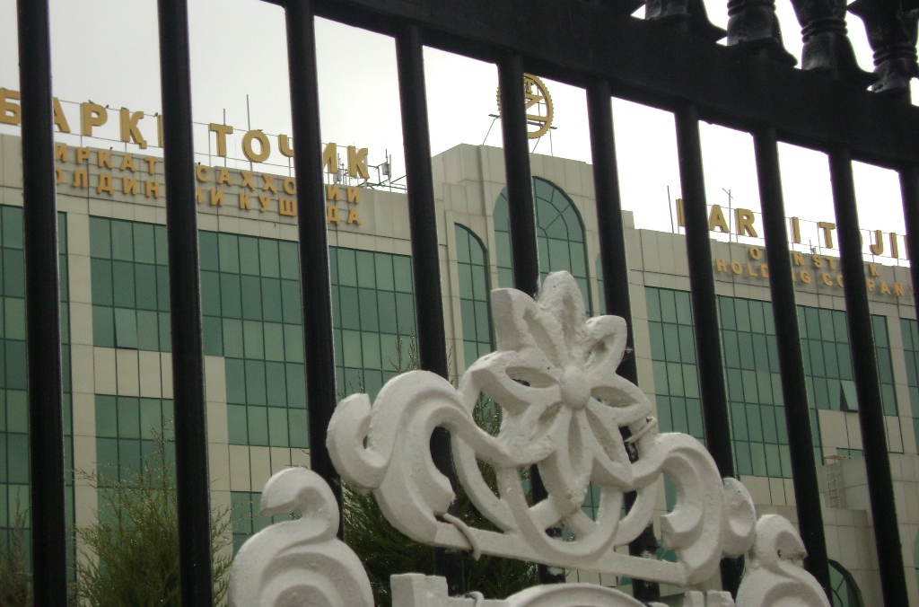 Административное здание 'Барки Точик' в Душанбе, Фото: Asia-Plus