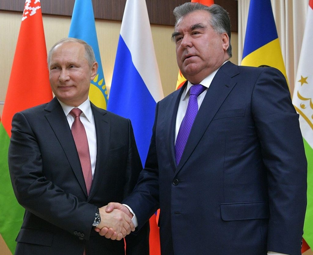 Президенты Владимир Путин и Эмомали Рахмон. Фото: РИА Новости