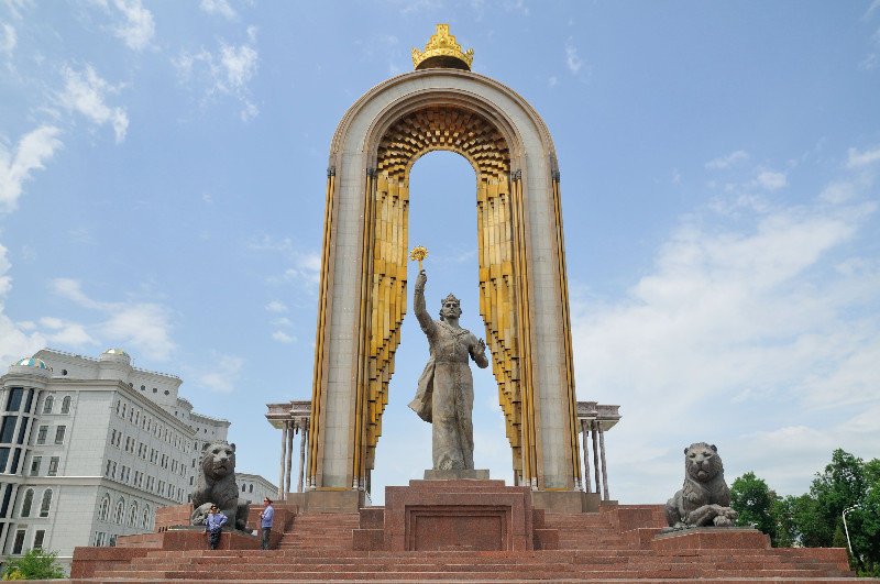 Памятник Исмаилу Сомони в Душанбе. Фото: asiaplustj