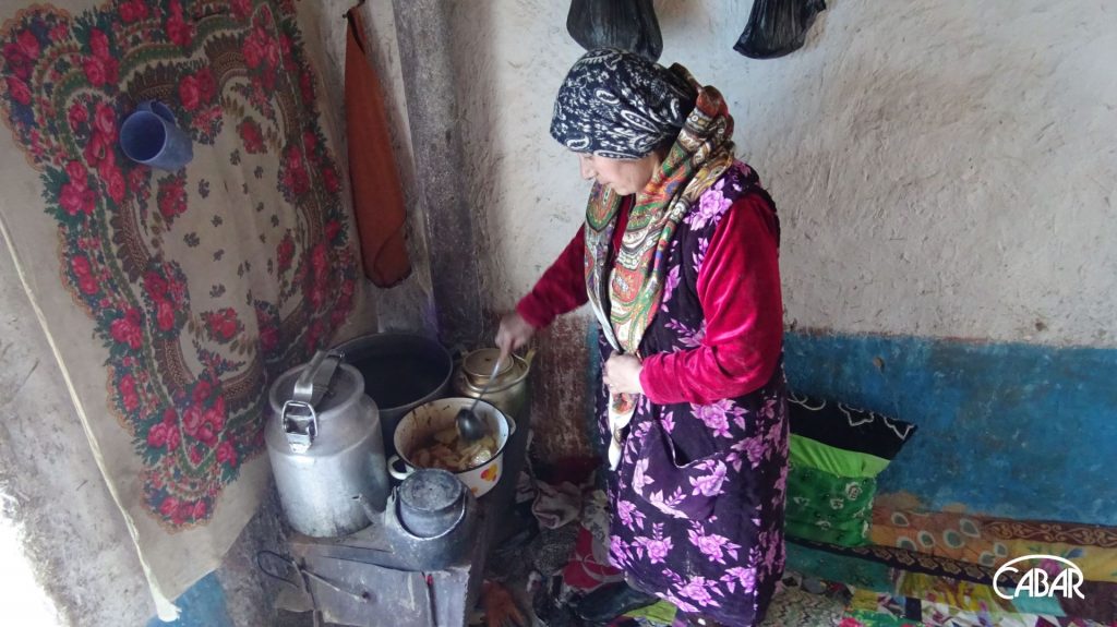 Сколько таджики живут в узбекистане