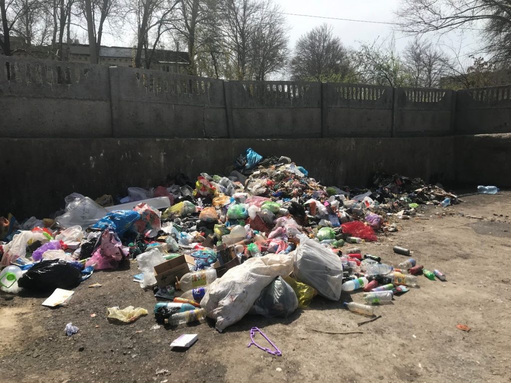 On of the sites for temporary garbage containment in Dushanbe, Photo: Navruz Karimov