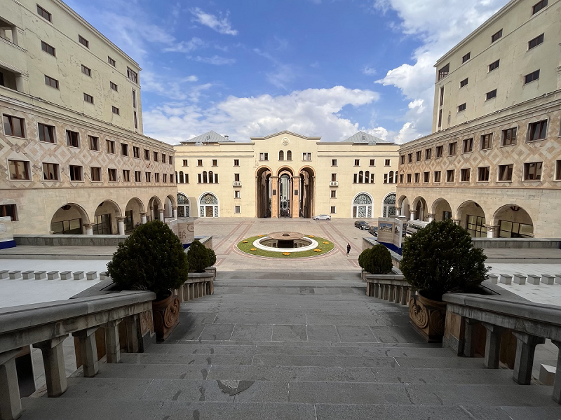 The inner yard of the Georgian parliament. Photo by the author