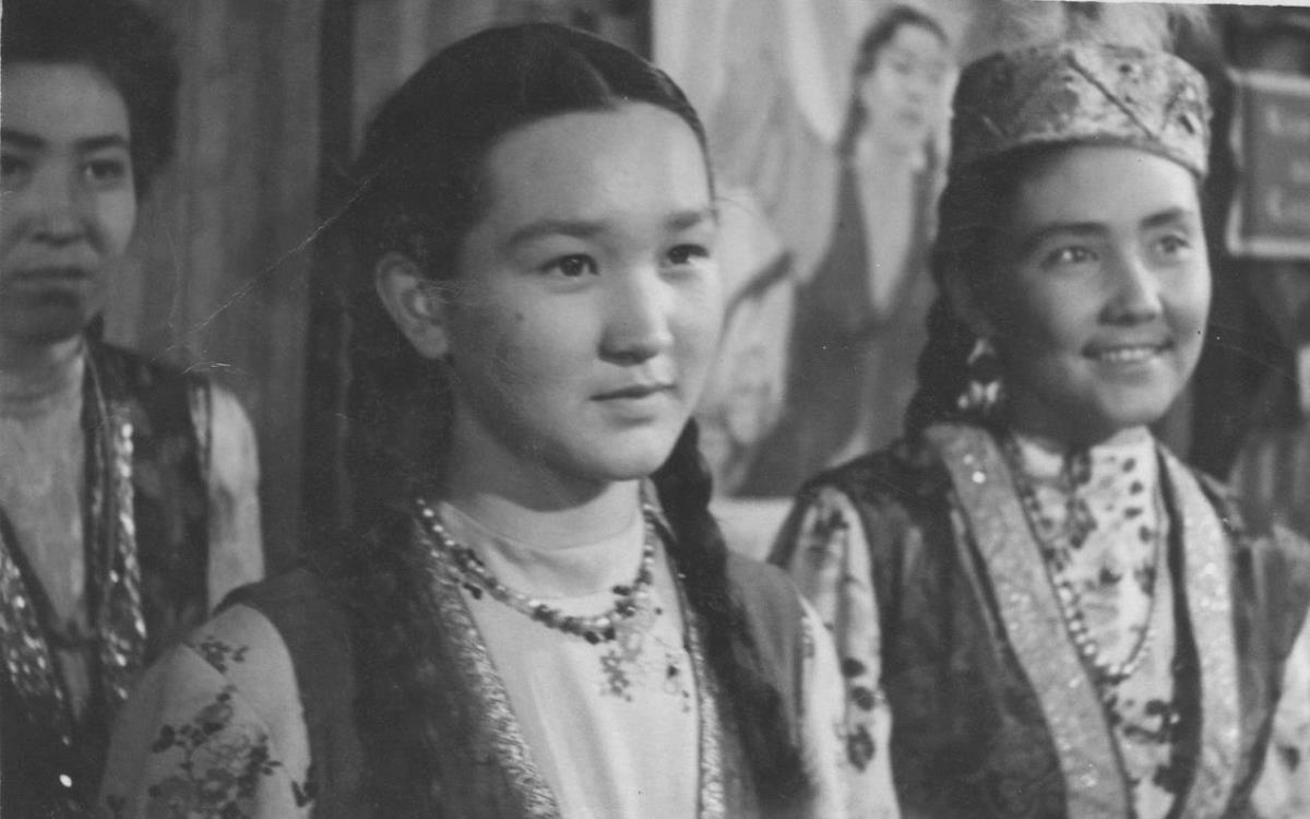A shot from the film "Daughter of the Steppes" (1954). Photo: kino-teatr.ru