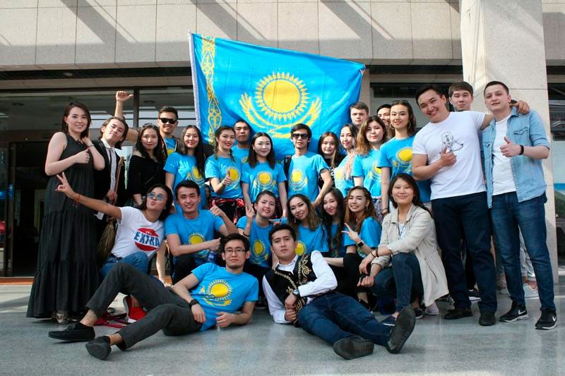 Kazakhstani students of Chinese universities. Illustrative photo. Source: studyinchinas.com