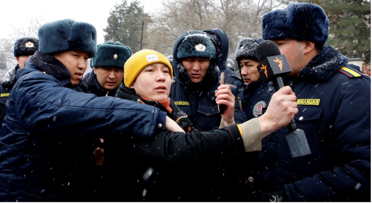 Police detain a Radio Azattyk journalist covering a protest near the government building in Bishkek, Kyrgyzstan (January 2023) EPA-EFE/IGOR KOVALENKO