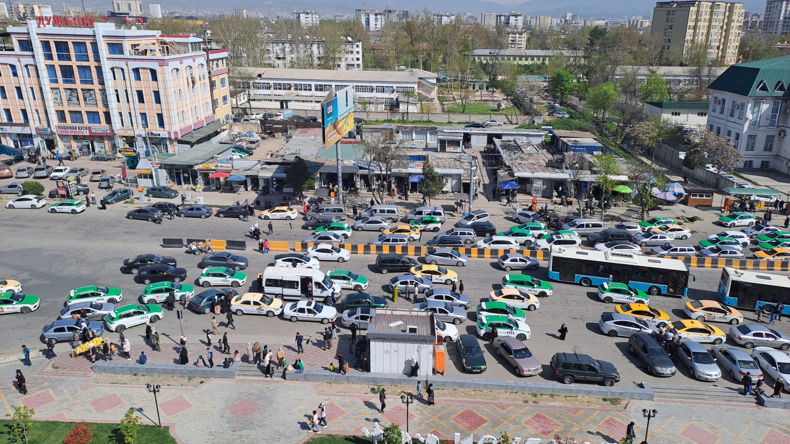 Illustrative photo. Vehicles on the road in Dushanbe. Photo: CABAR.asia