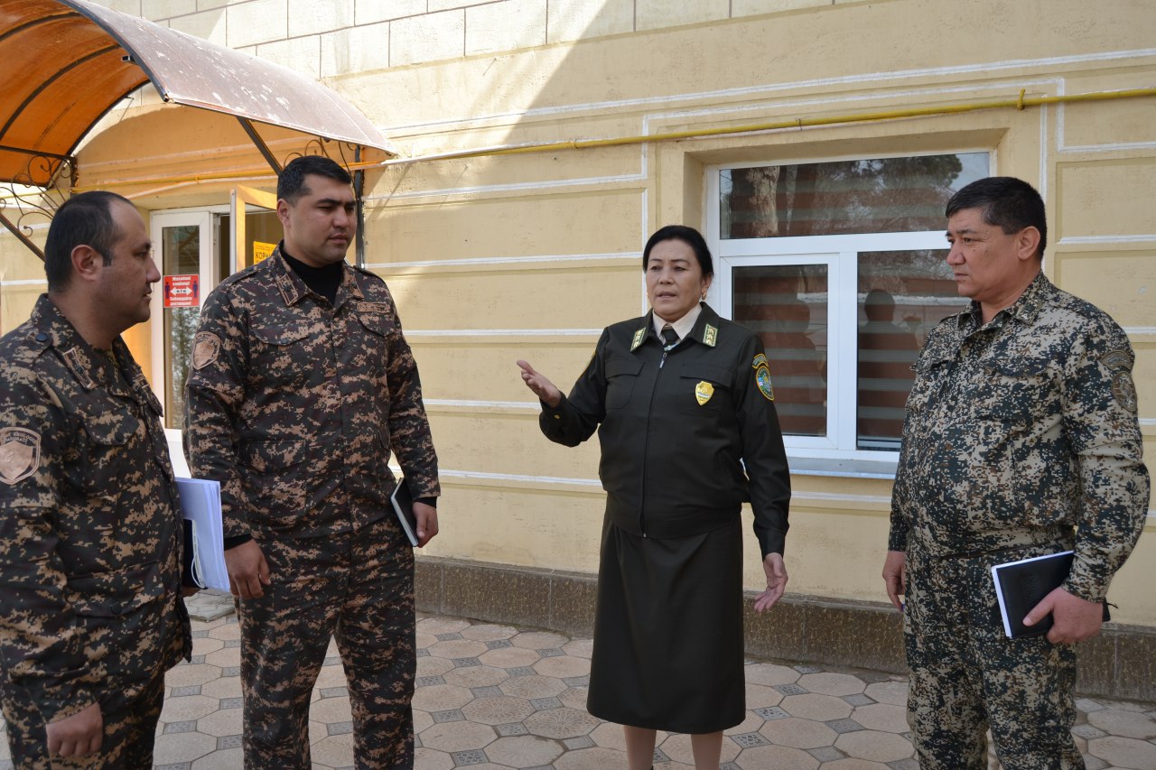 Р. Safarova instructs eco-inspectors. Photo from personal archive